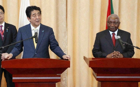 Japanese Prime Minister Shinzo Abe met Mozambican President Armando Guebuza this week