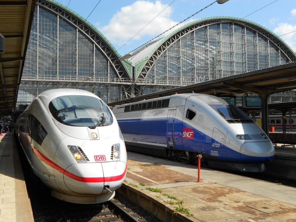 Siemens-build ICE train next to Alstom’s TGV