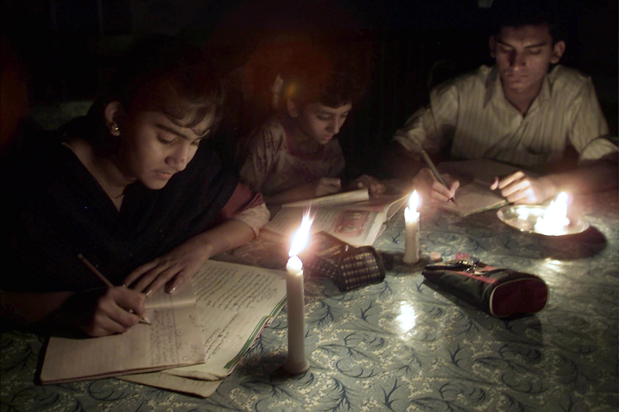 Pakistani citizens continues to face electricity shortages