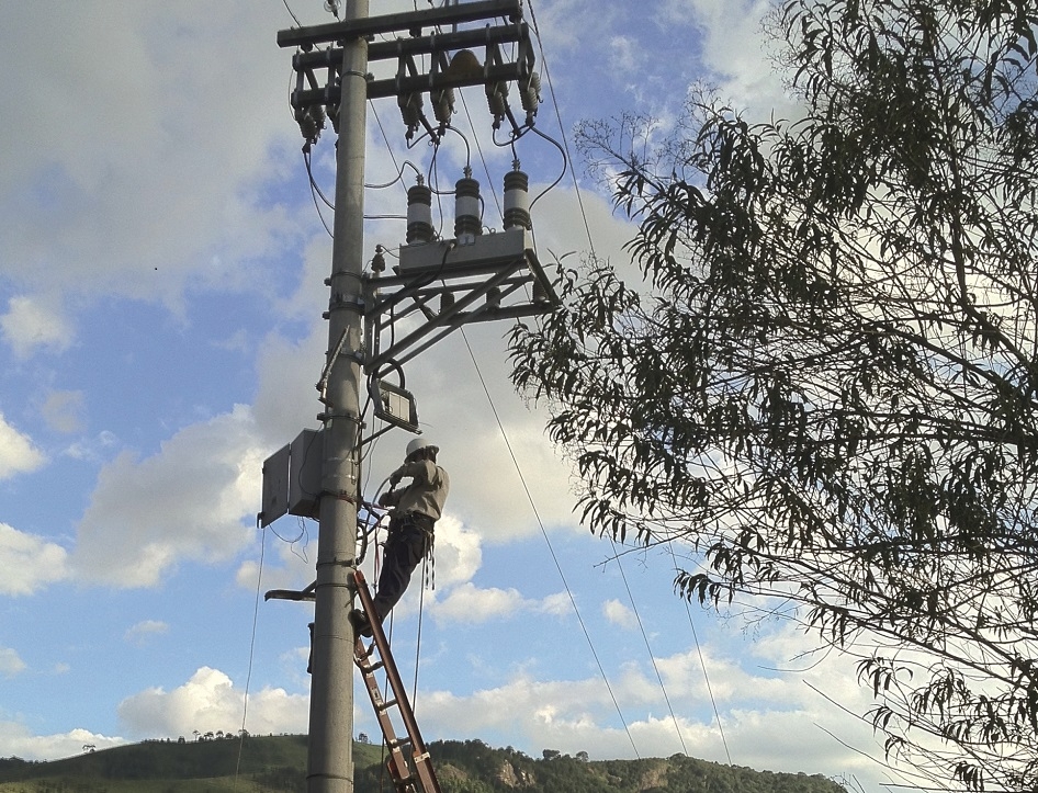 Cobham EXPLORER500 SCADA attached to power mast