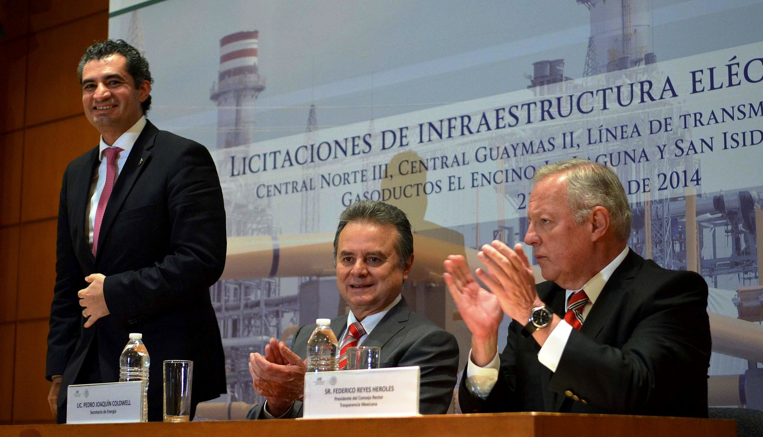 CFE Director General Enrique Reza at the announcement of the tenders