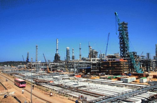 The new mega plant may be built next to the existing Dung Quat oil refinery