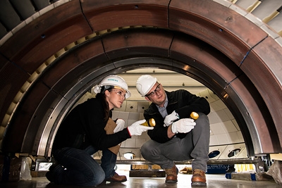 Inspection of a vane segment in an SGT6-4000F gas turbine