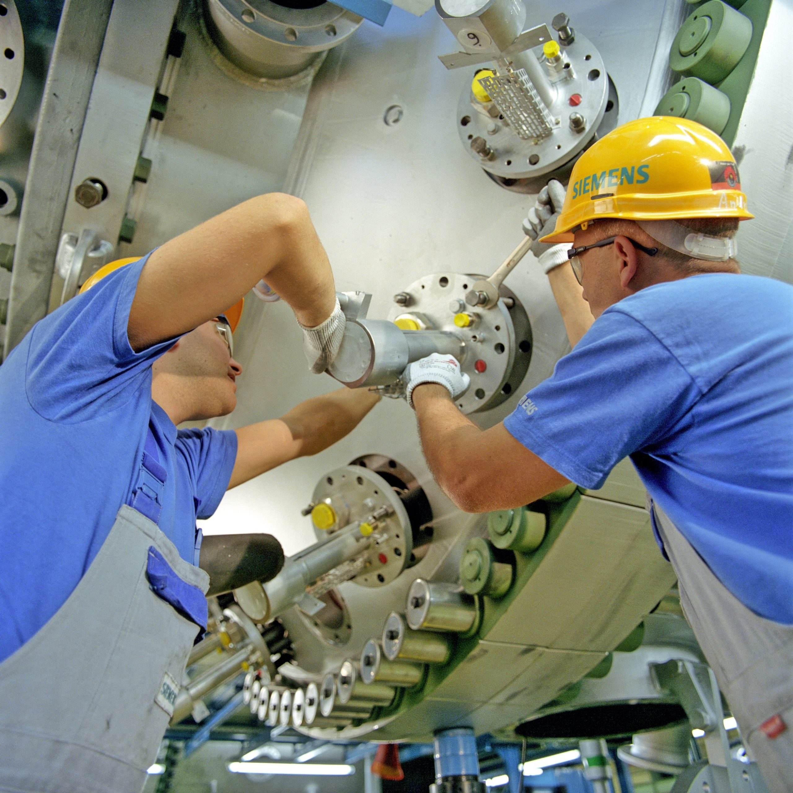 Burners are fitted at a gas turbine in Siemens'manufacturing plan in Berlin