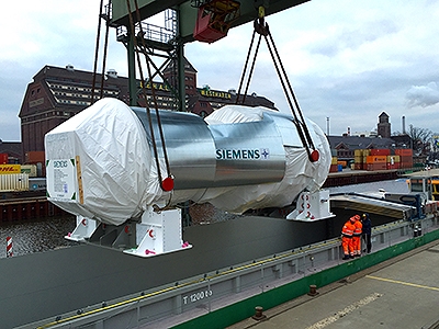 The SGT5-8000H bound for Beni Suef leaves Berlin's Westhafen