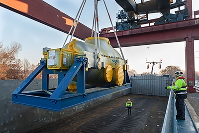 The steam turbine components are loaded onto the vessel