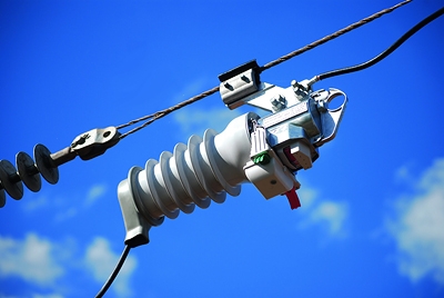 Fusesaver vacuum circuit-breaker
