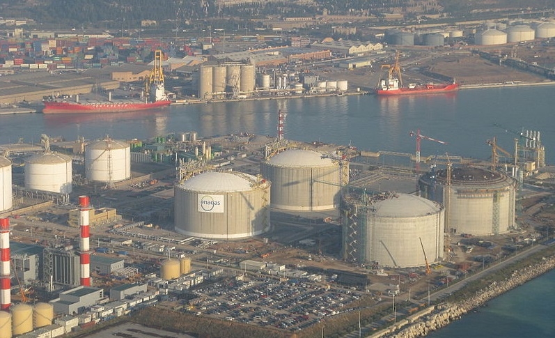 Enagas receives and reloads LNG at Barcelona port