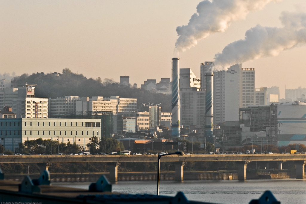 Coal power station in Seoul's Mapo district, just north of the Han river