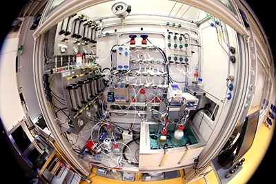 In the fermentation process—here at lab scale—, special bacteria are converting CO-containing gases to valuable chemicals through metabolic processes.