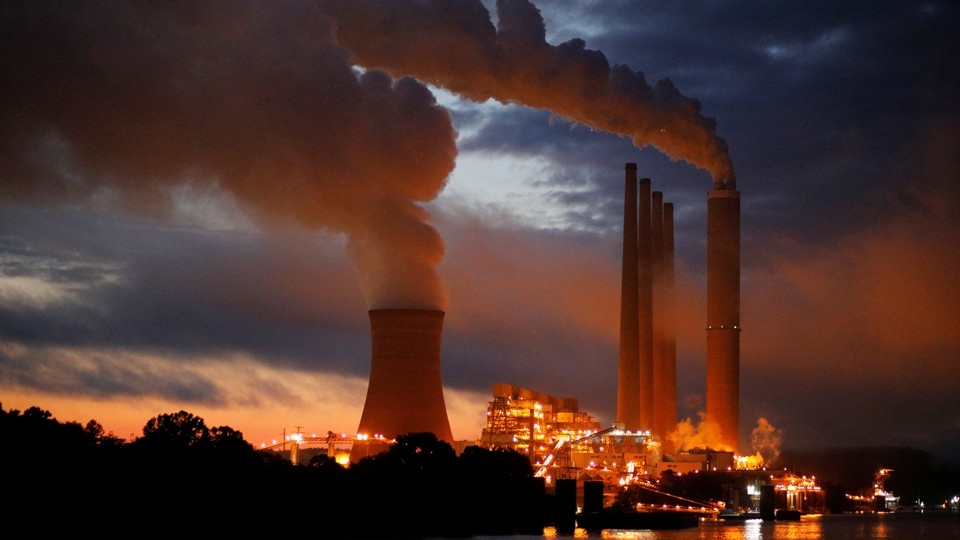 J.M. Stuart coal power plant near Aberdeen, Ohio, is due to close in 2018