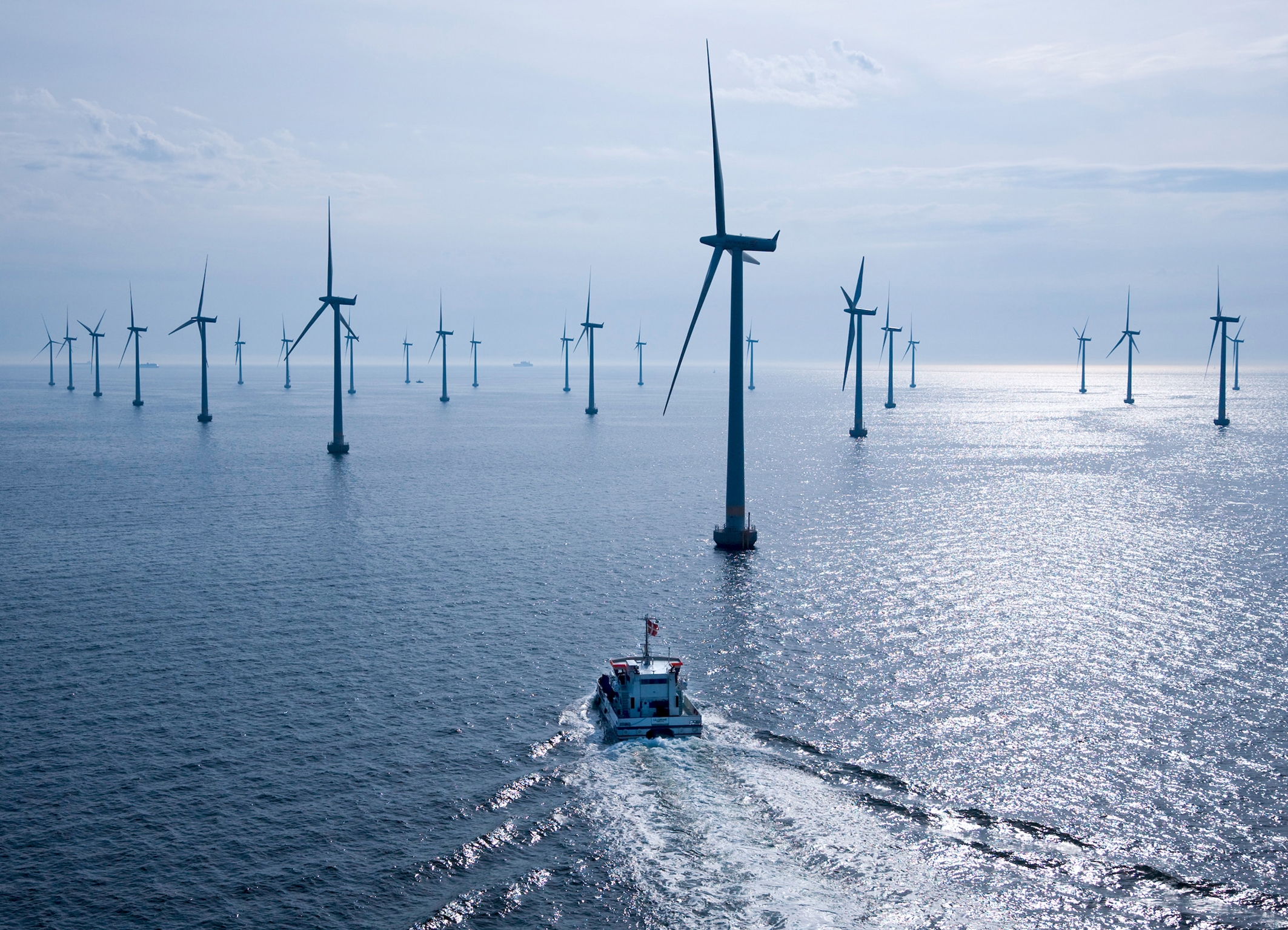 Service ship in an offshore wind park