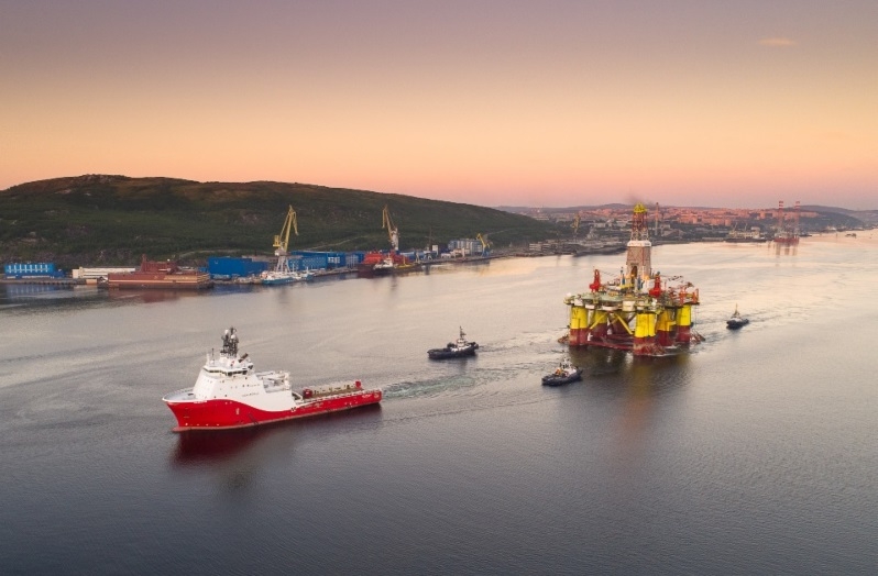 Nanhai VIII drilling rig is towed from Murmansk port towards Yamal
