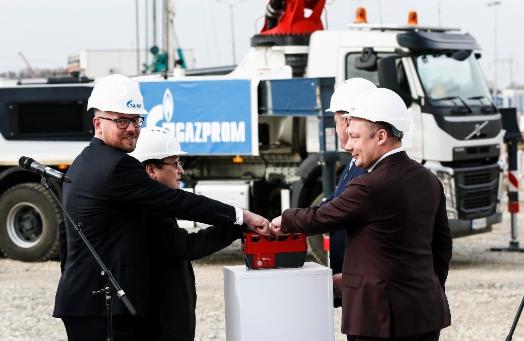 Ground-breaking for Pancevo CCGT with the heads of Novi Sad and Gazprom Energoholding in the foreground.
