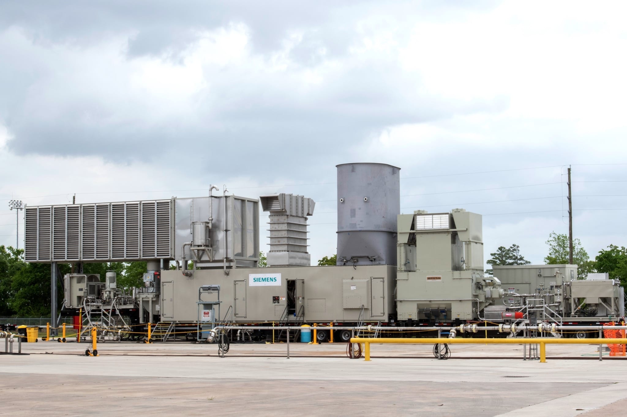 Bayat Power-1 is based on a trailer-mounted SGT-A45 unit