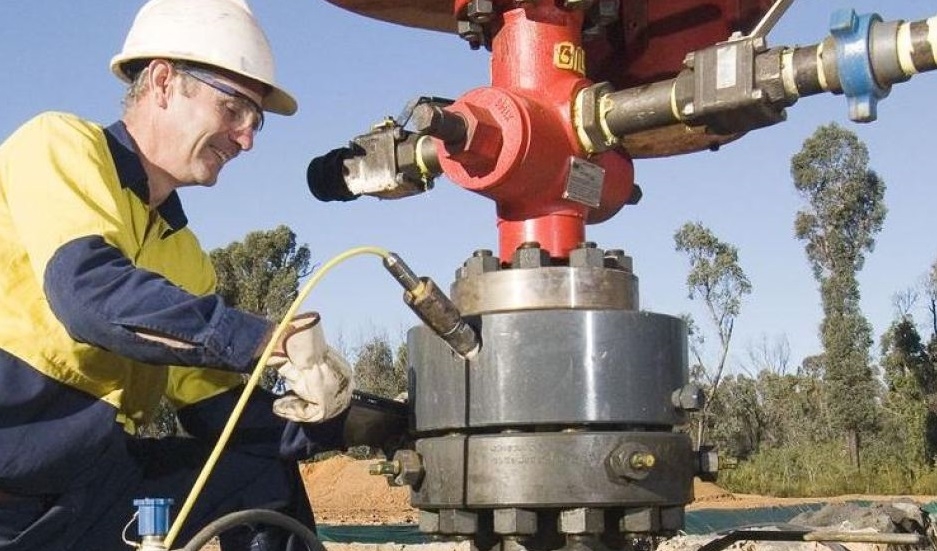 Santos coal seam gas drill rig in the Pilliga, NSW