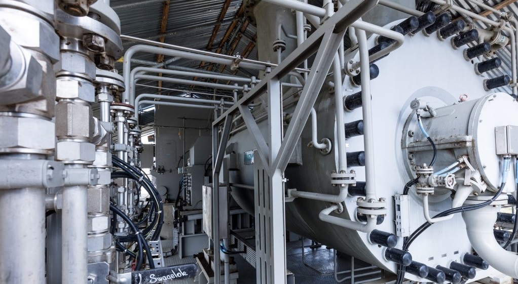 Single-shaft, vertically-split Siemens STC-SV turbocompressor used for LNG service