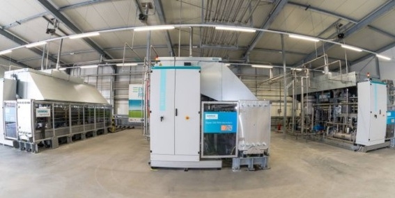 Installation of Siemens’ PEM electrolyzer Silyzer200