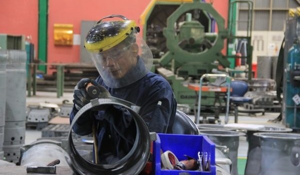 Works at GE's Nusantara turbine services
