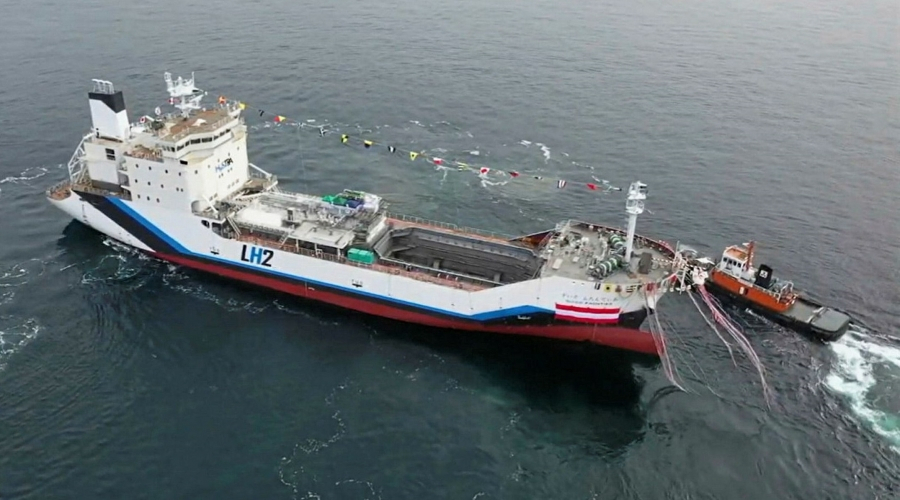 The world’s first liquid hydrogen carrier, Kawasaki-made ‘Suiso Frontier’