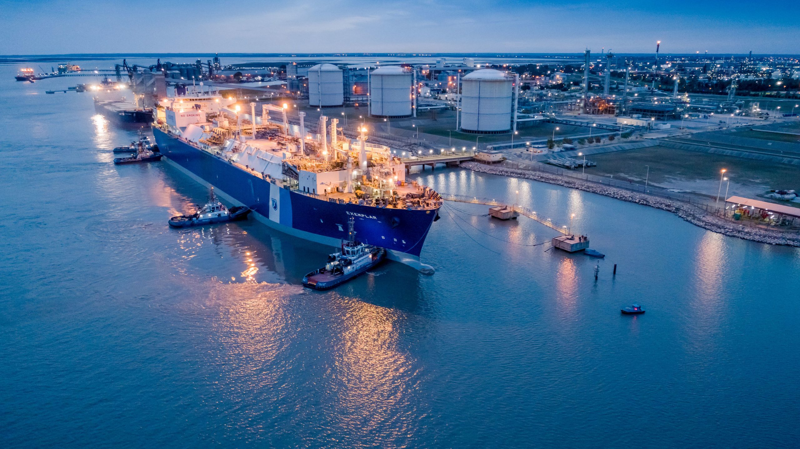 FSRU Exemplar arriving at Bahía Blanca on May 27