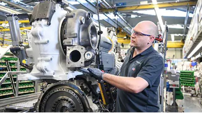 Assembly of turbochargers on MTU engines