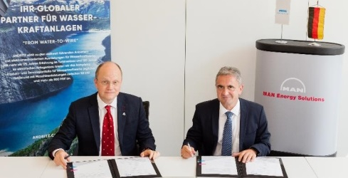 Frank Mette (left), CEO of ANDRITZ Hydro in Germany, and Dr. Uwe Lauber CEO and CTO of MAN Energy Solutions, sealed the green hydrogen deal