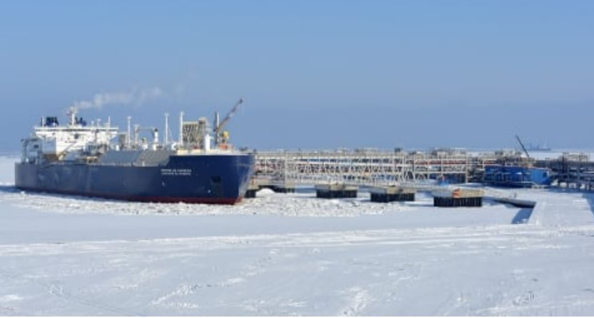 Ice-breaking tanker ‘C.de Margerie’ loading at Yamal LNG