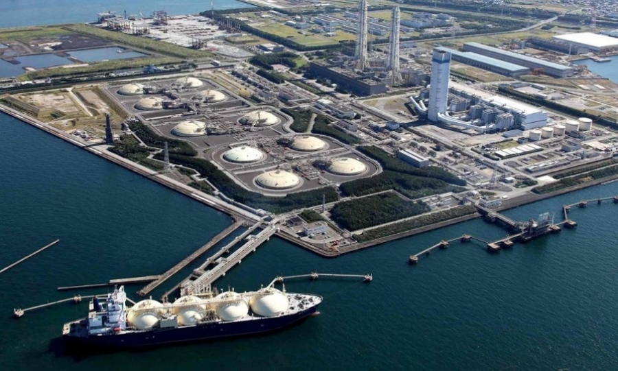 Futtsu LNG regas terminal and power plant at Tokyo Bay