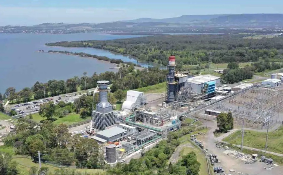 Tallawarra A and B on the western shores of Lake Illawarra