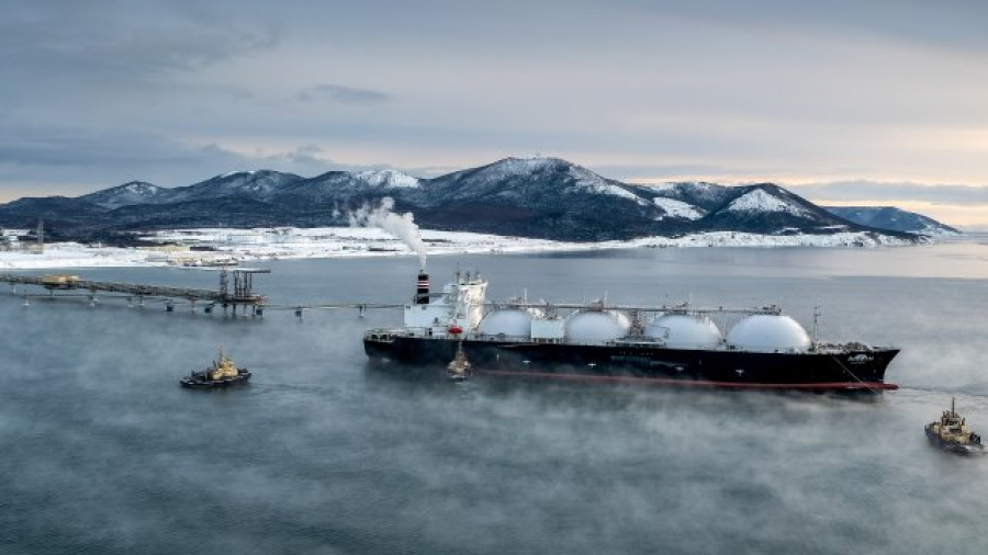 Tanker loads at Sakkhalin-II