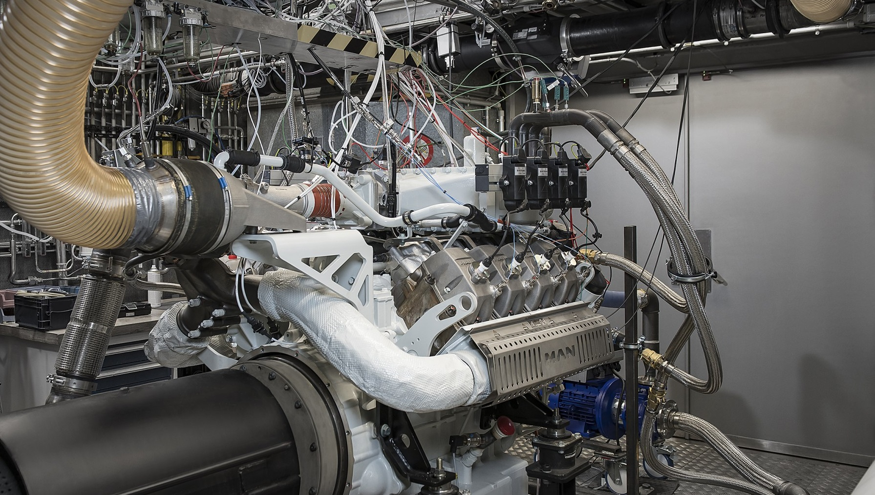 Stationary MAN engine for CHP generation is tested to run on hydrogen