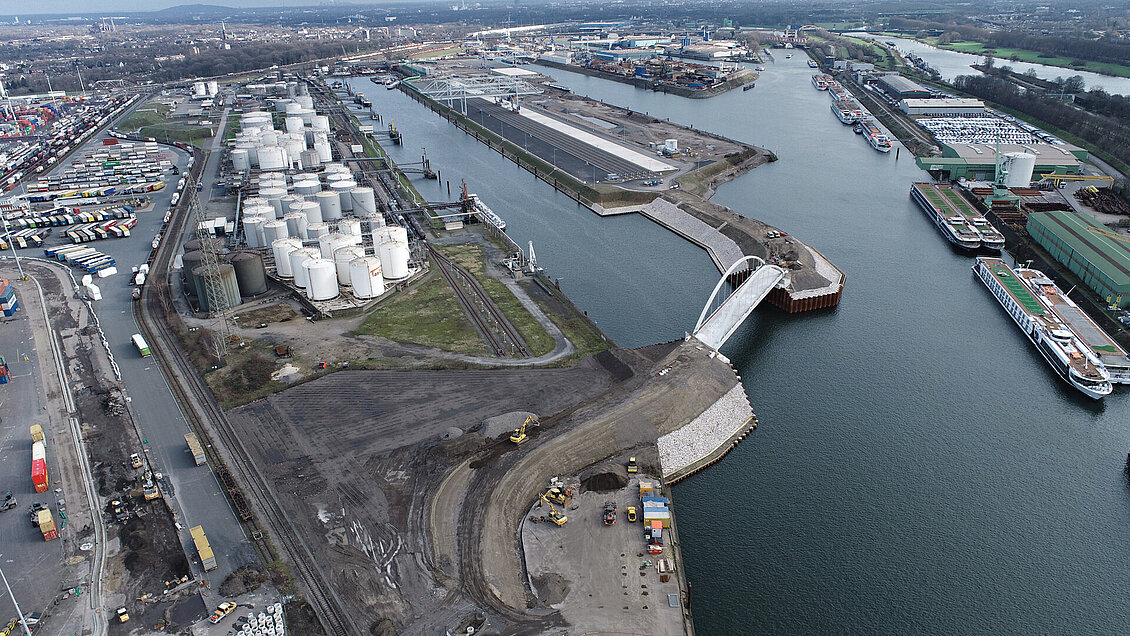 Birds eye view of Duisburg Gateway Terminal