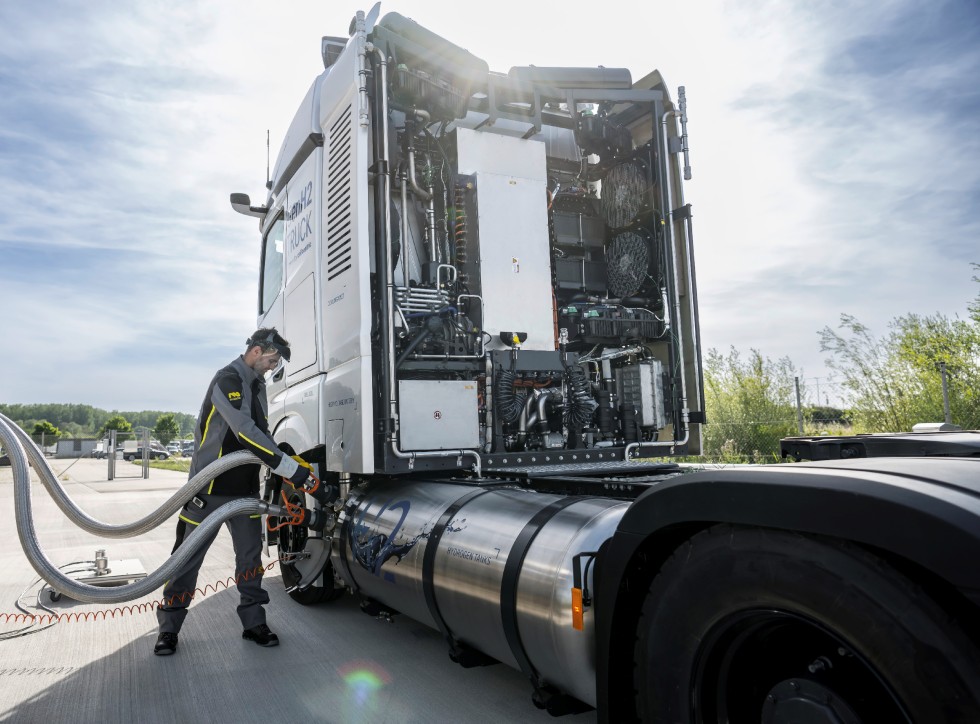 Daimler Truck, running on hydrogen